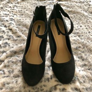 Black round toe strapped heel from forever 21